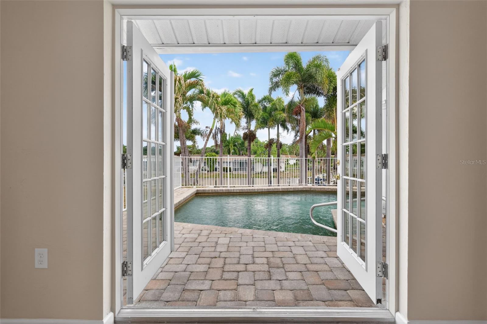 2555 CONSTITUTION BLVD, SARASOTA, FL, 34231
