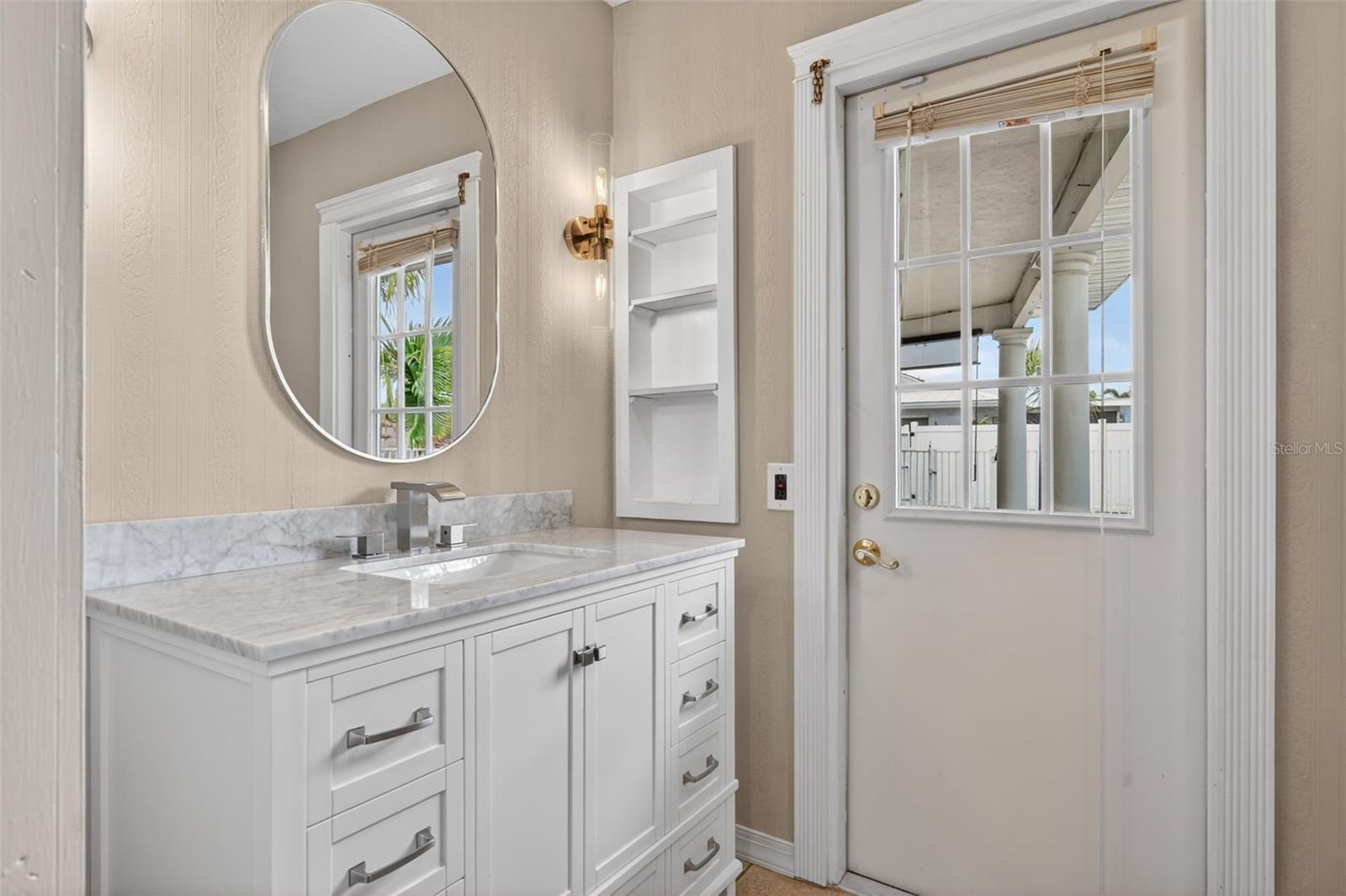 2555 CONSTITUTION BLVD, SARASOTA, FL, 34231