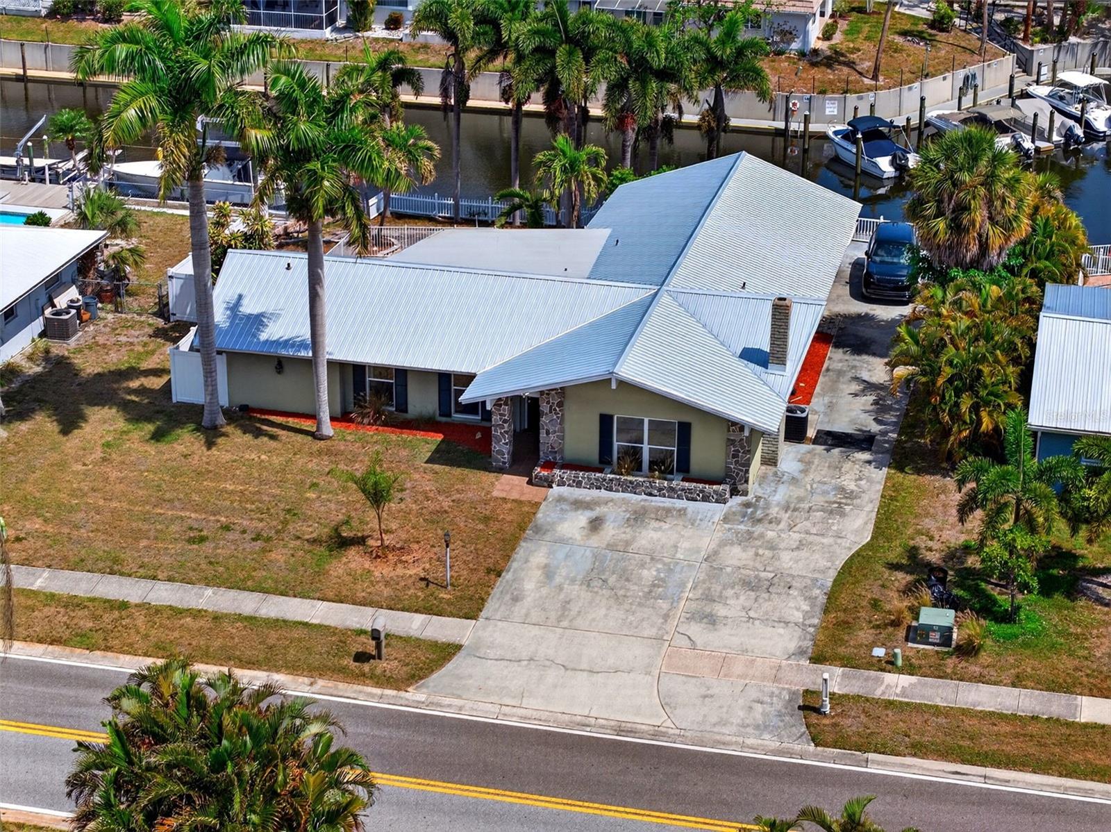 2555 CONSTITUTION BLVD, SARASOTA, FL, 34231
