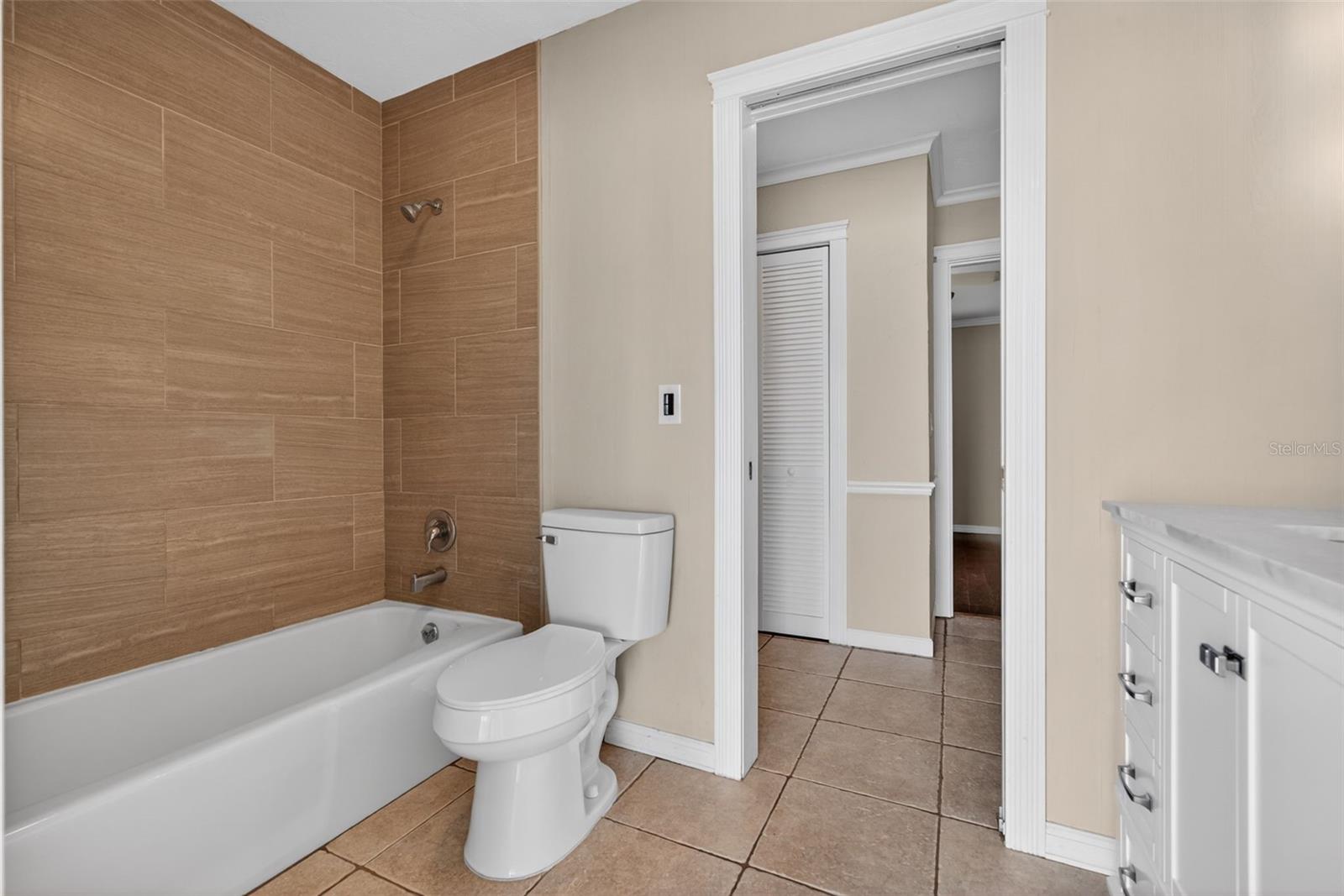 2555 CONSTITUTION BLVD, SARASOTA, FL, 34231