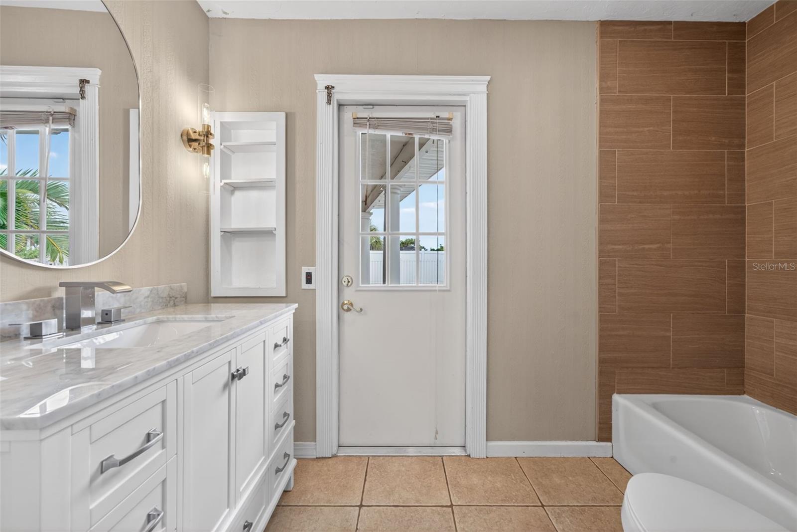 2555 CONSTITUTION BLVD, SARASOTA, FL, 34231