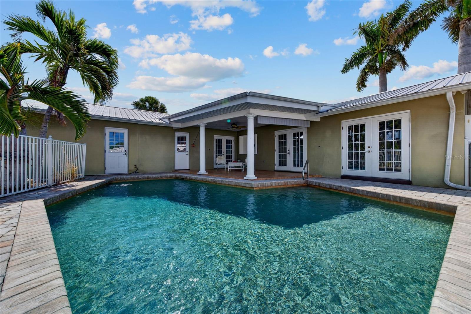 2555 CONSTITUTION BLVD, SARASOTA, FL, 34231