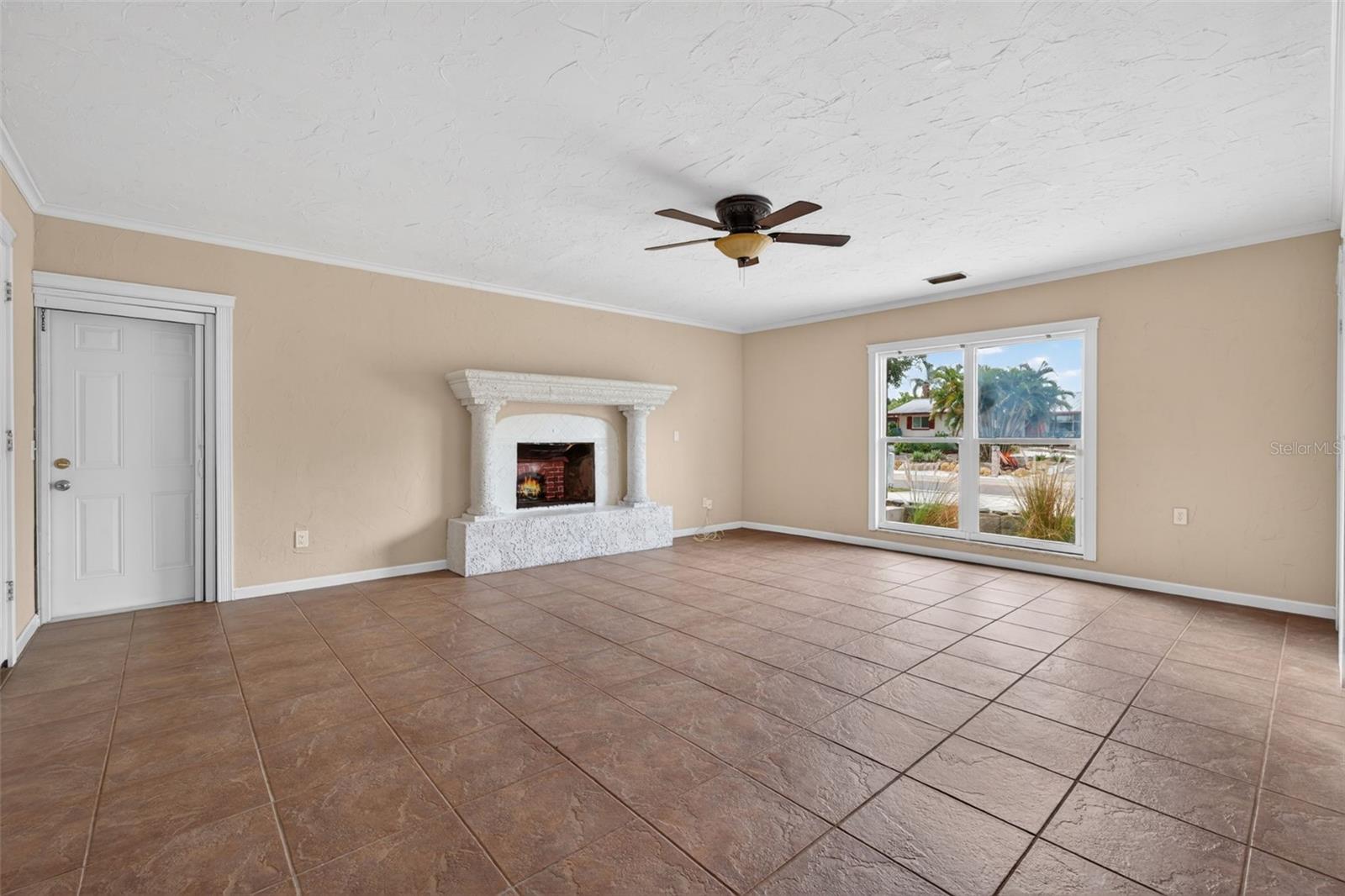 2555 CONSTITUTION BLVD, SARASOTA, FL, 34231