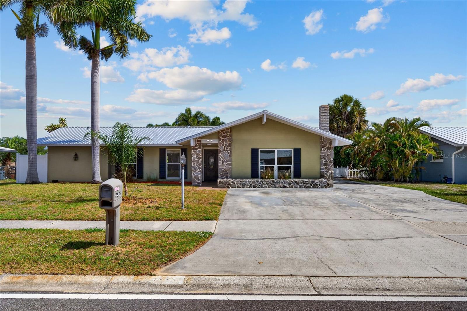2555 CONSTITUTION BLVD, SARASOTA, FL, 34231