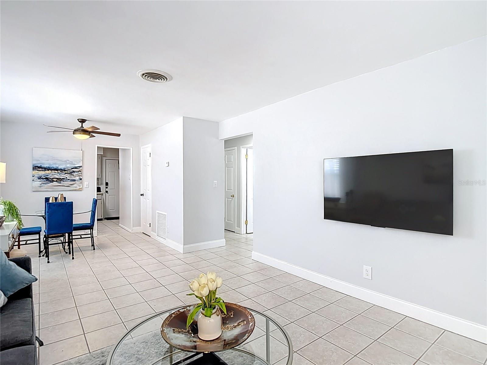 220 SE JEFFERSON CIR N, ST PETERSBURG, FL, 33703