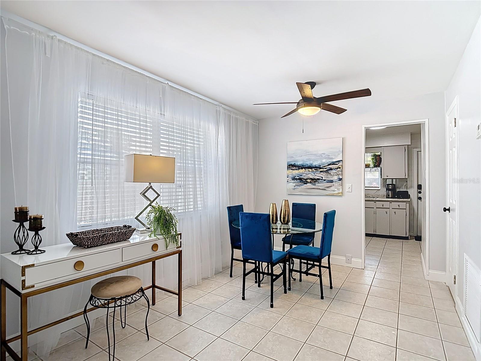220 SE JEFFERSON CIR N, ST PETERSBURG, FL, 33703