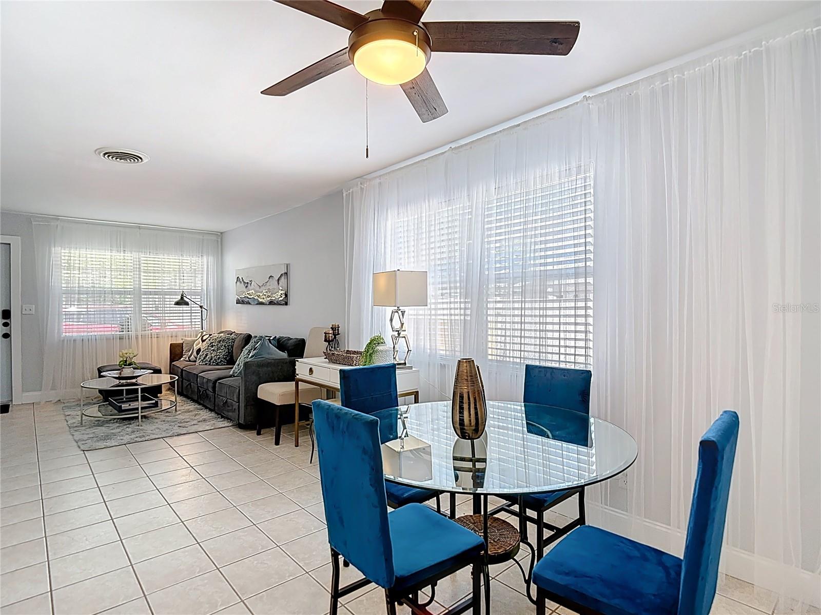 220 SE JEFFERSON CIR N, ST PETERSBURG, FL, 33703