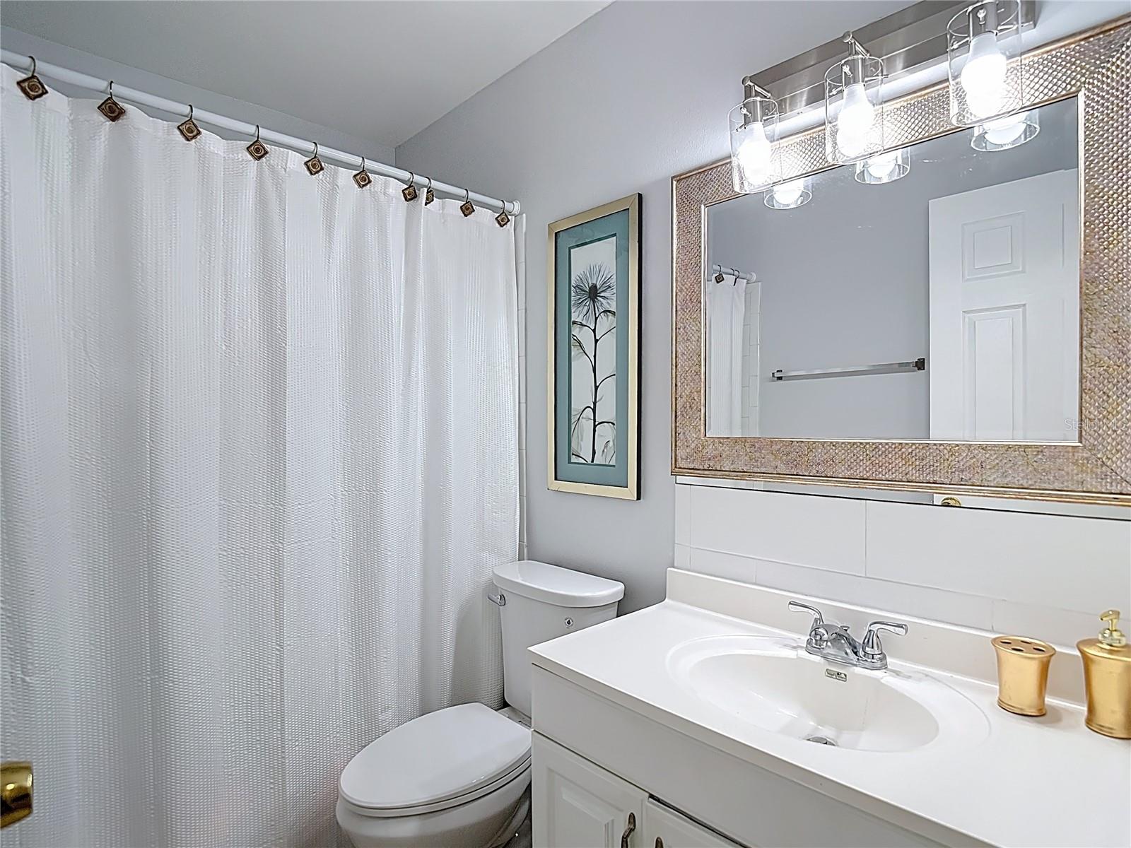 220 SE JEFFERSON CIR N, ST PETERSBURG, FL, 33703