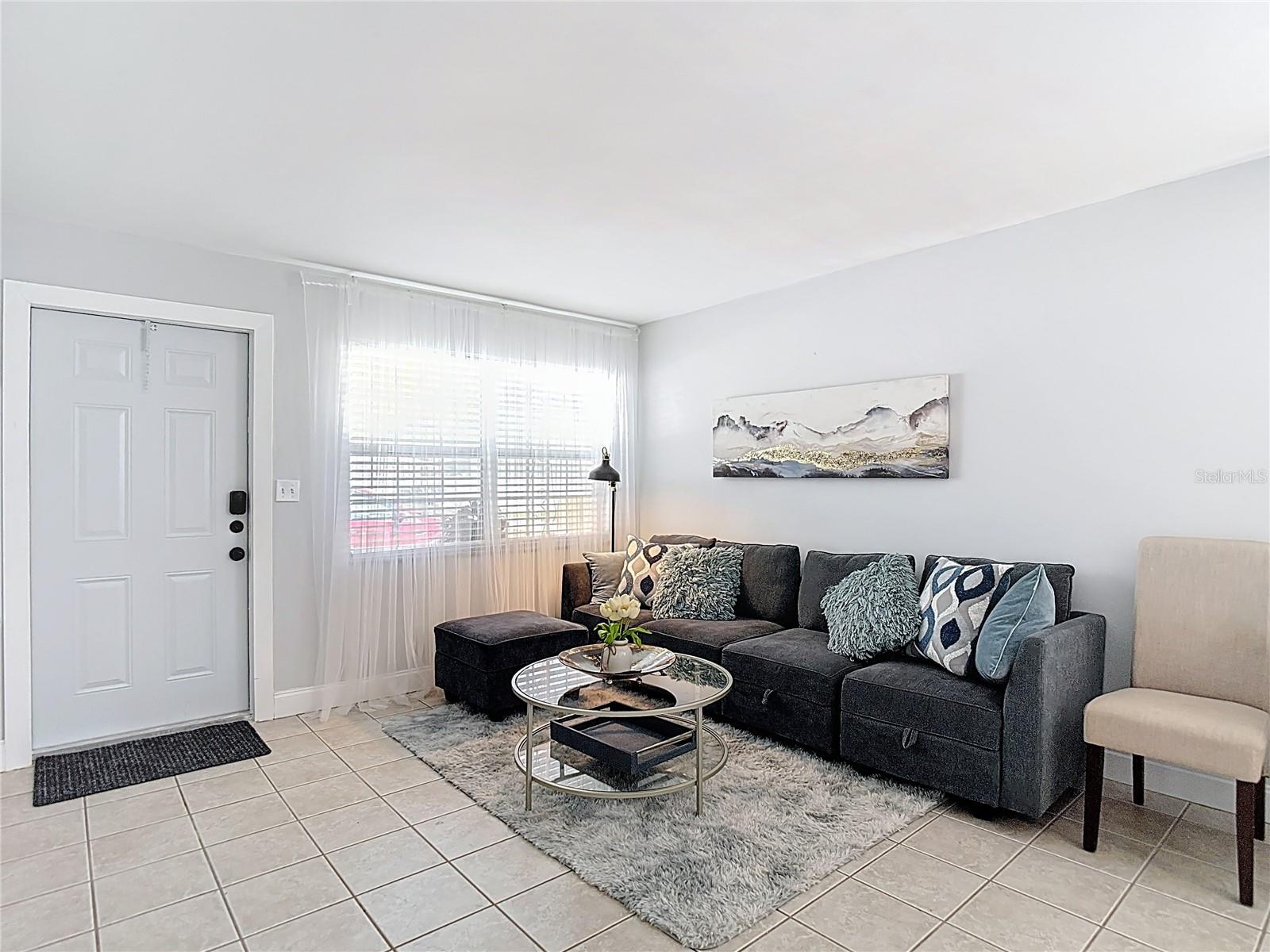 220 SE JEFFERSON CIR N, ST PETERSBURG, FL, 33703