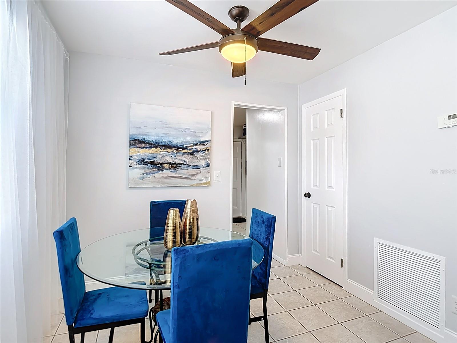 220 SE JEFFERSON CIR N, ST PETERSBURG, FL, 33703