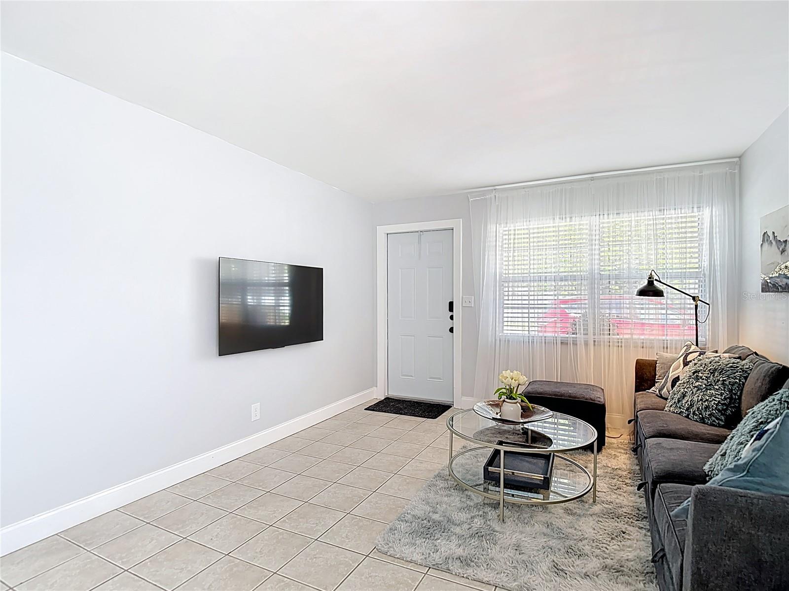 220 SE JEFFERSON CIR N, ST PETERSBURG, FL, 33703