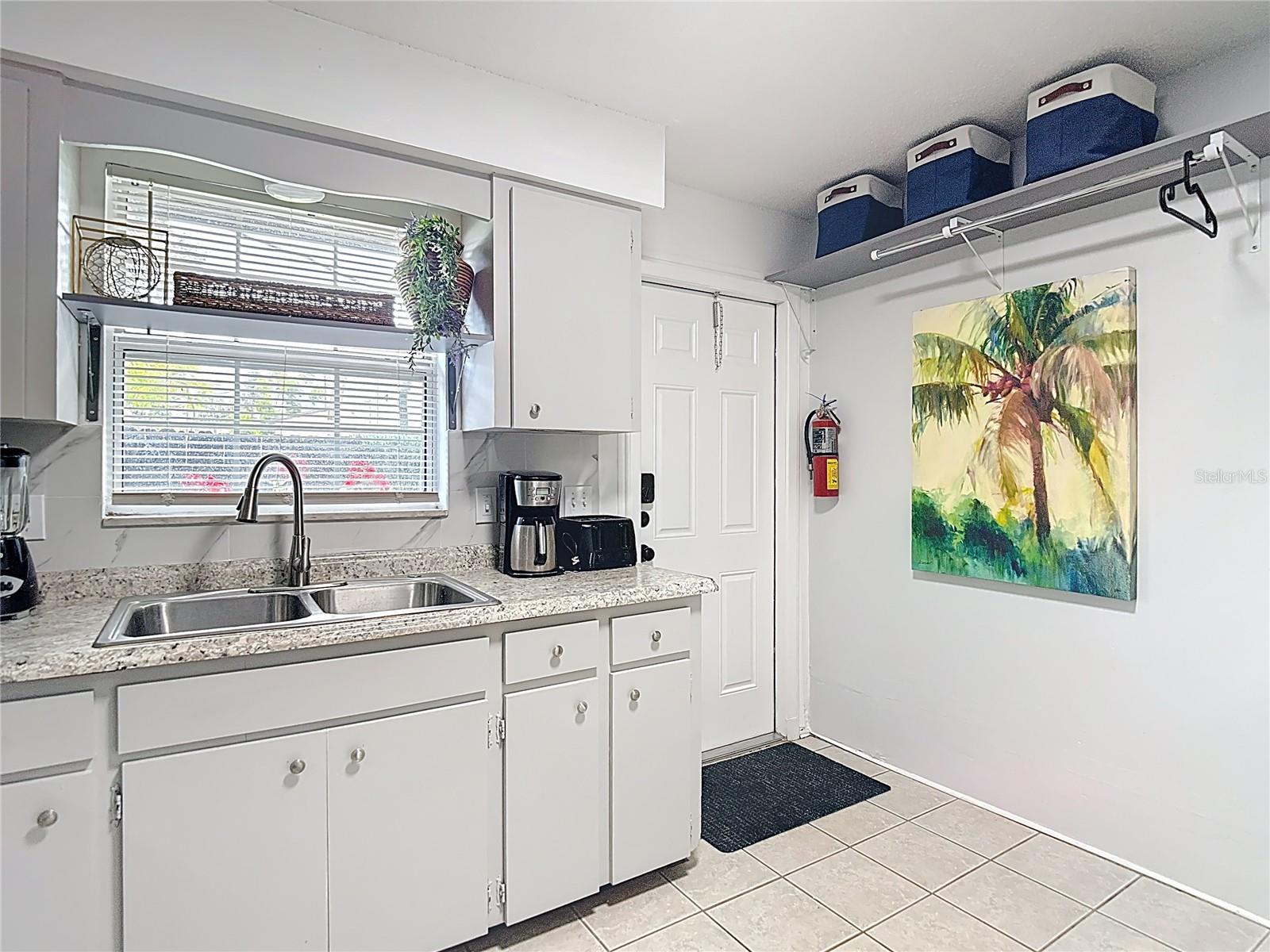 220 SE JEFFERSON CIR N, ST PETERSBURG, FL, 33703