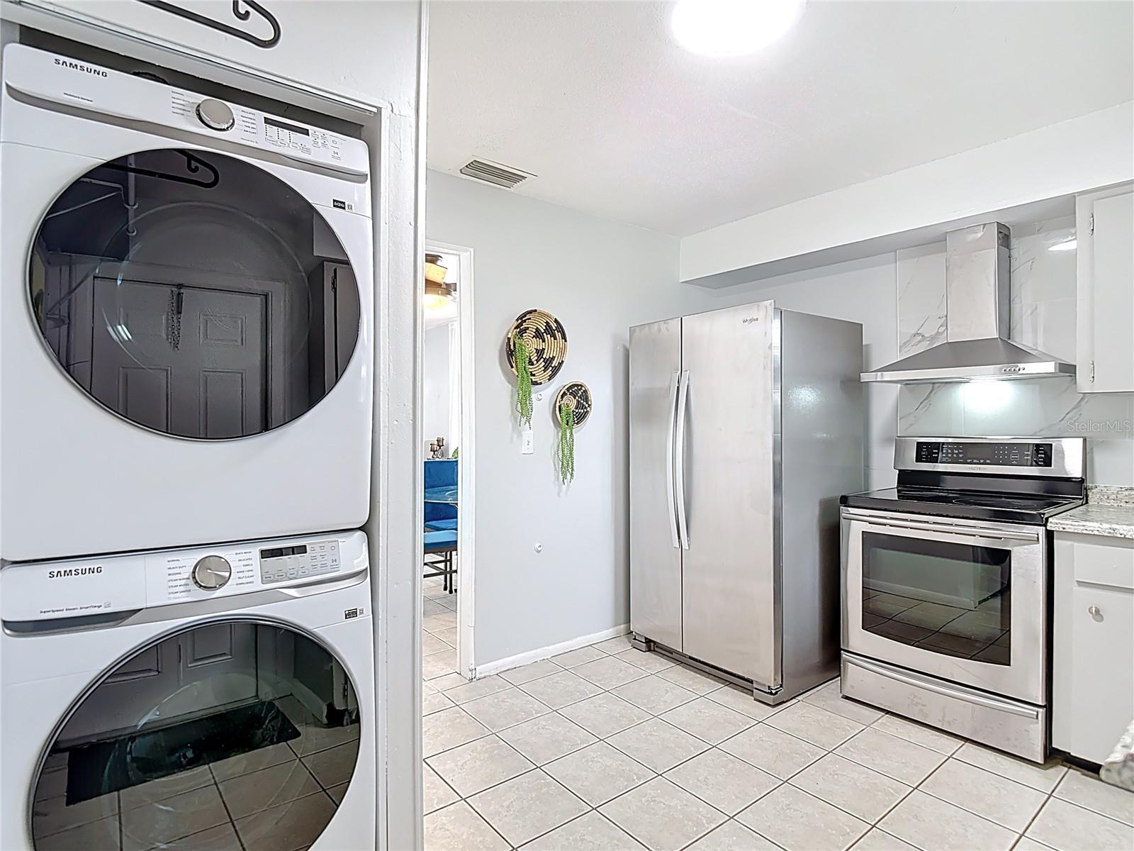 220 SE JEFFERSON CIR N, ST PETERSBURG, FL, 33703