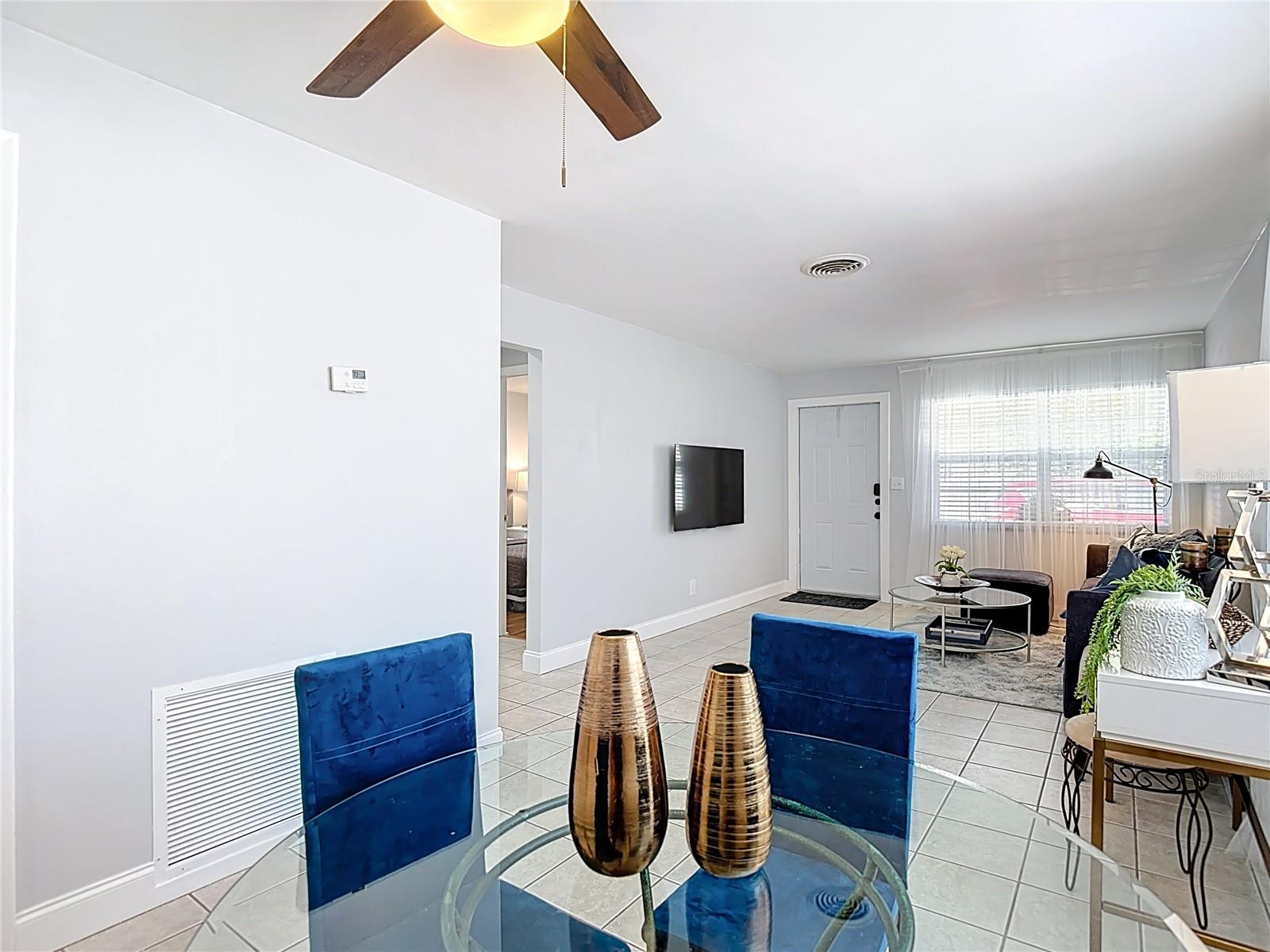 220 SE JEFFERSON CIR N, ST PETERSBURG, FL, 33703