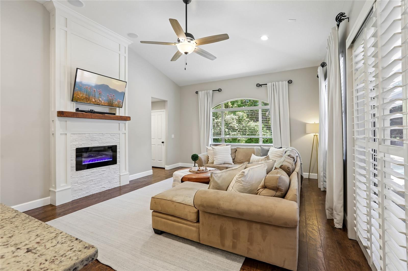 6004 MERLINWOOD DR, LITHIA, FL, 33547