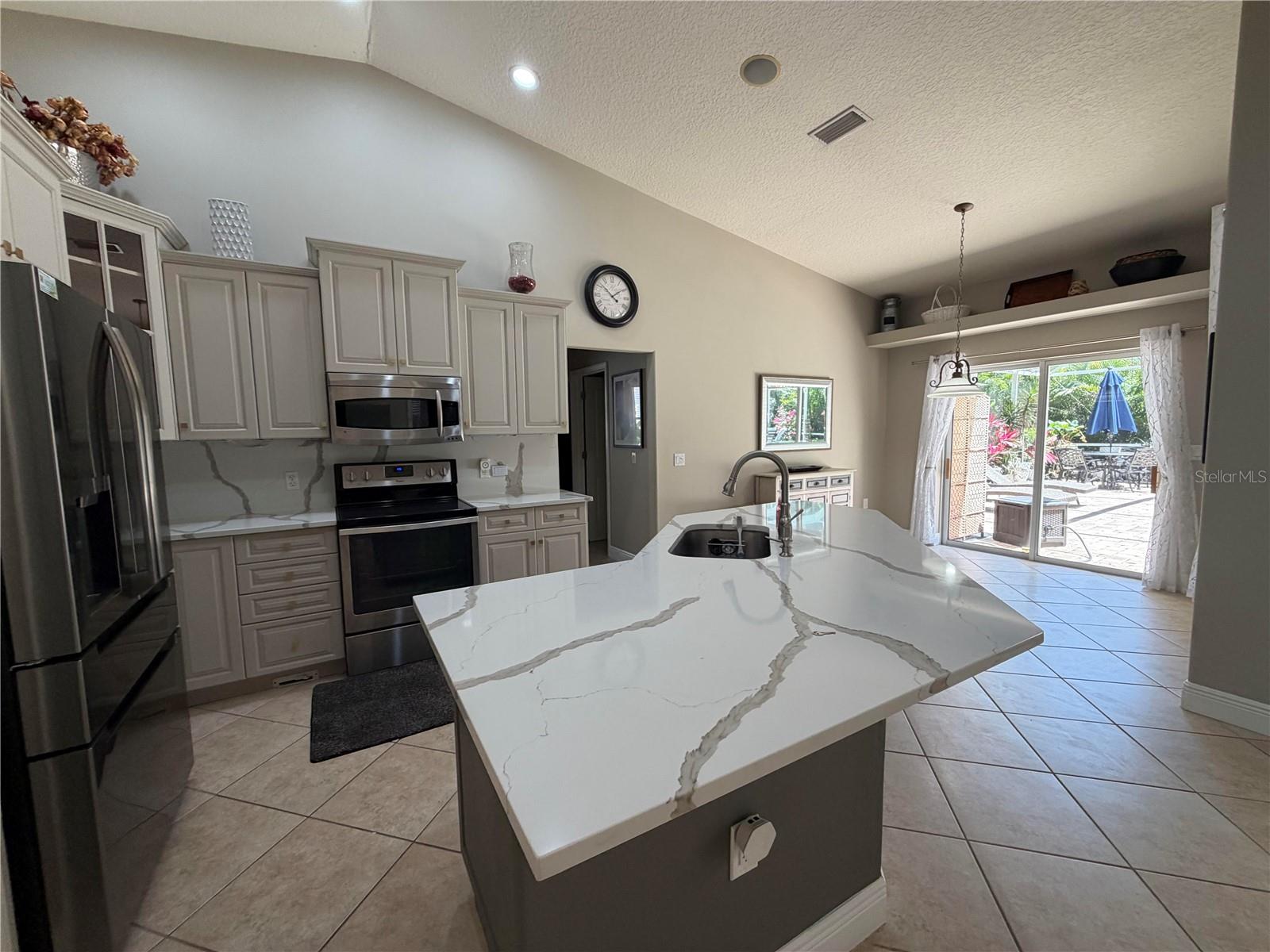9243 13TH AVENUE CIR NW, BRADENTON, FL, 34209