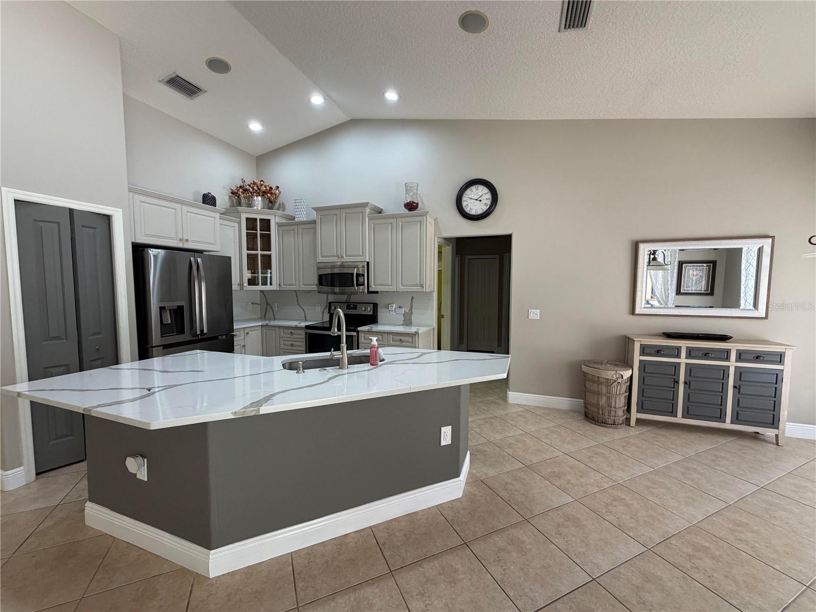 9243 13TH AVENUE CIR NW, BRADENTON, FL, 34209