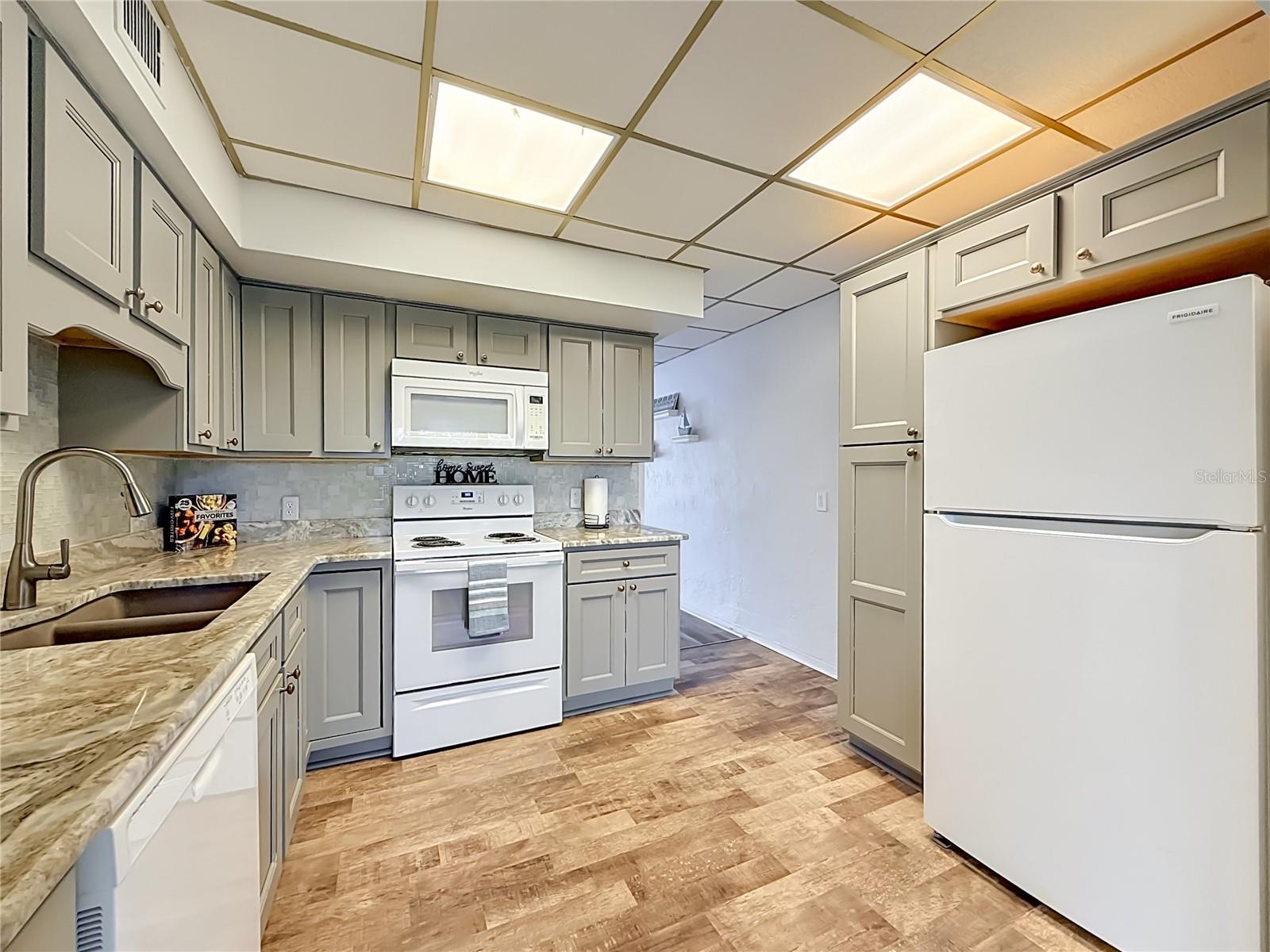 5860 43RD TER N #1513, KENNETH CITY, FL, 33709