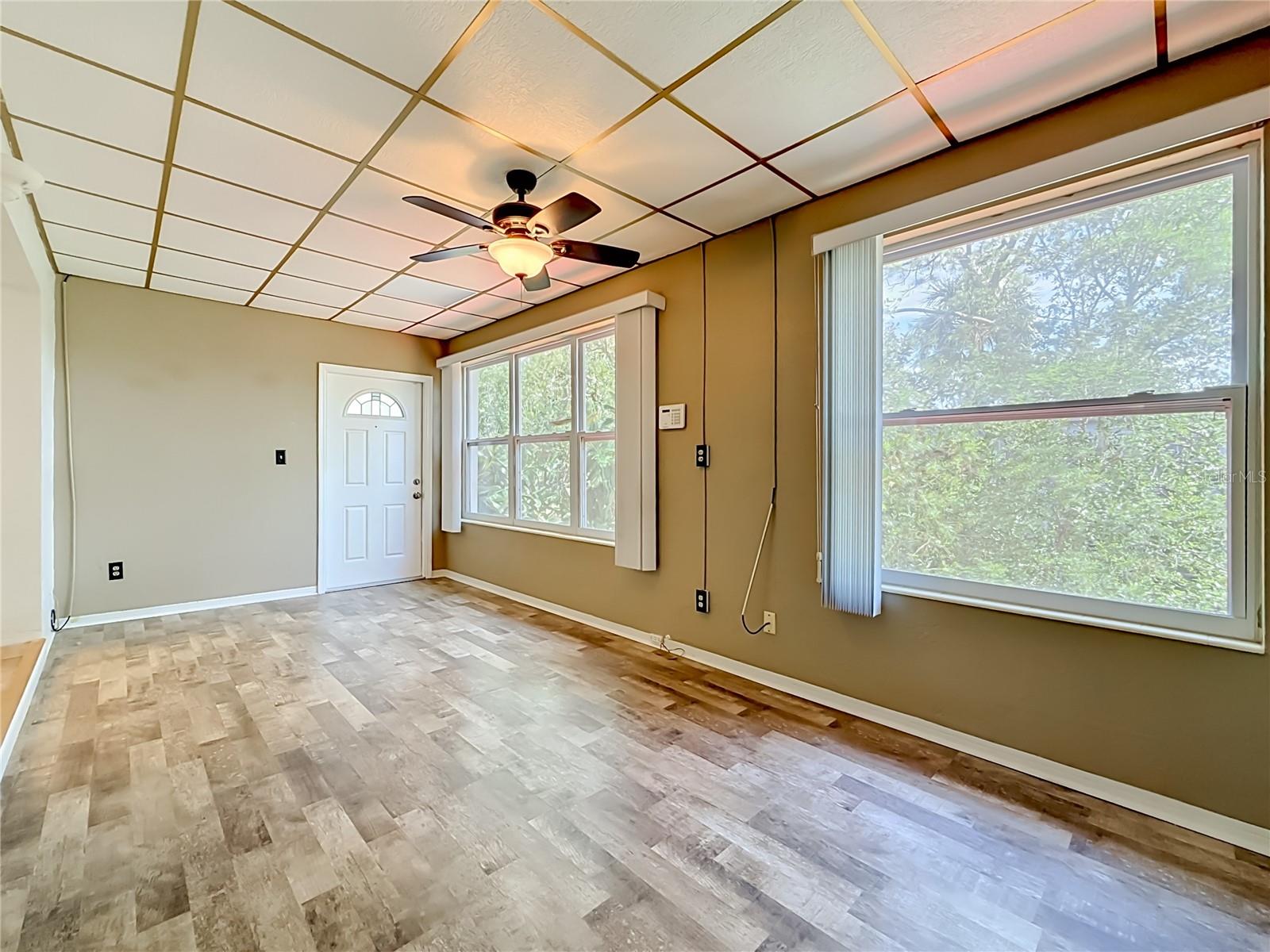 5860 43RD TER N #1513, KENNETH CITY, FL, 33709