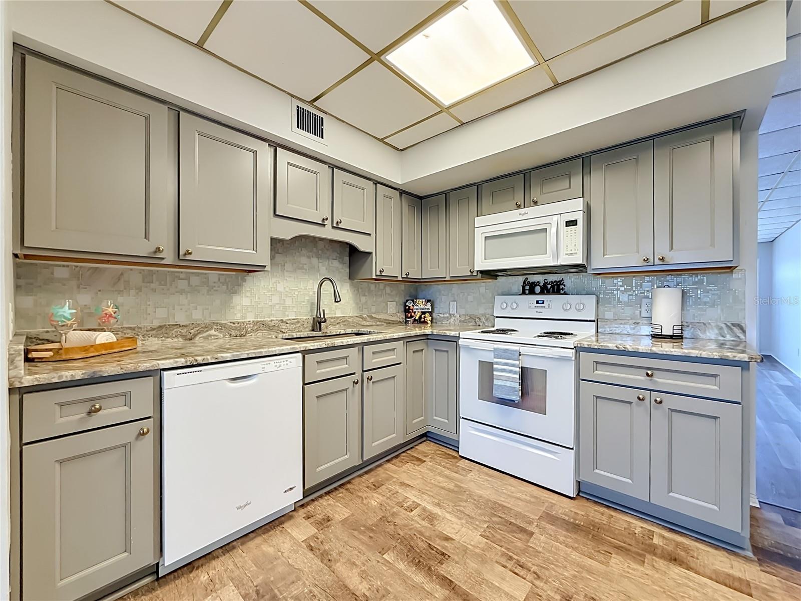 5860 43RD TER N #1513, KENNETH CITY, FL, 33709
