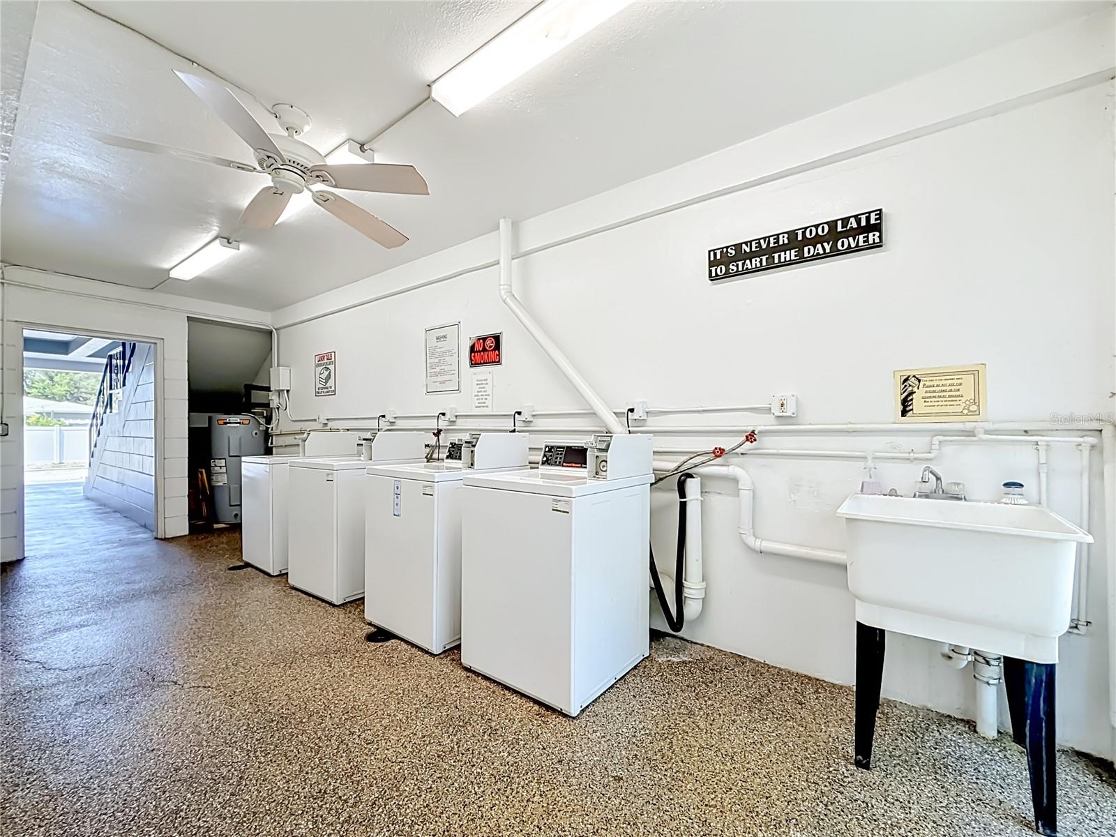 5860 43RD TER N #1513, KENNETH CITY, FL, 33709