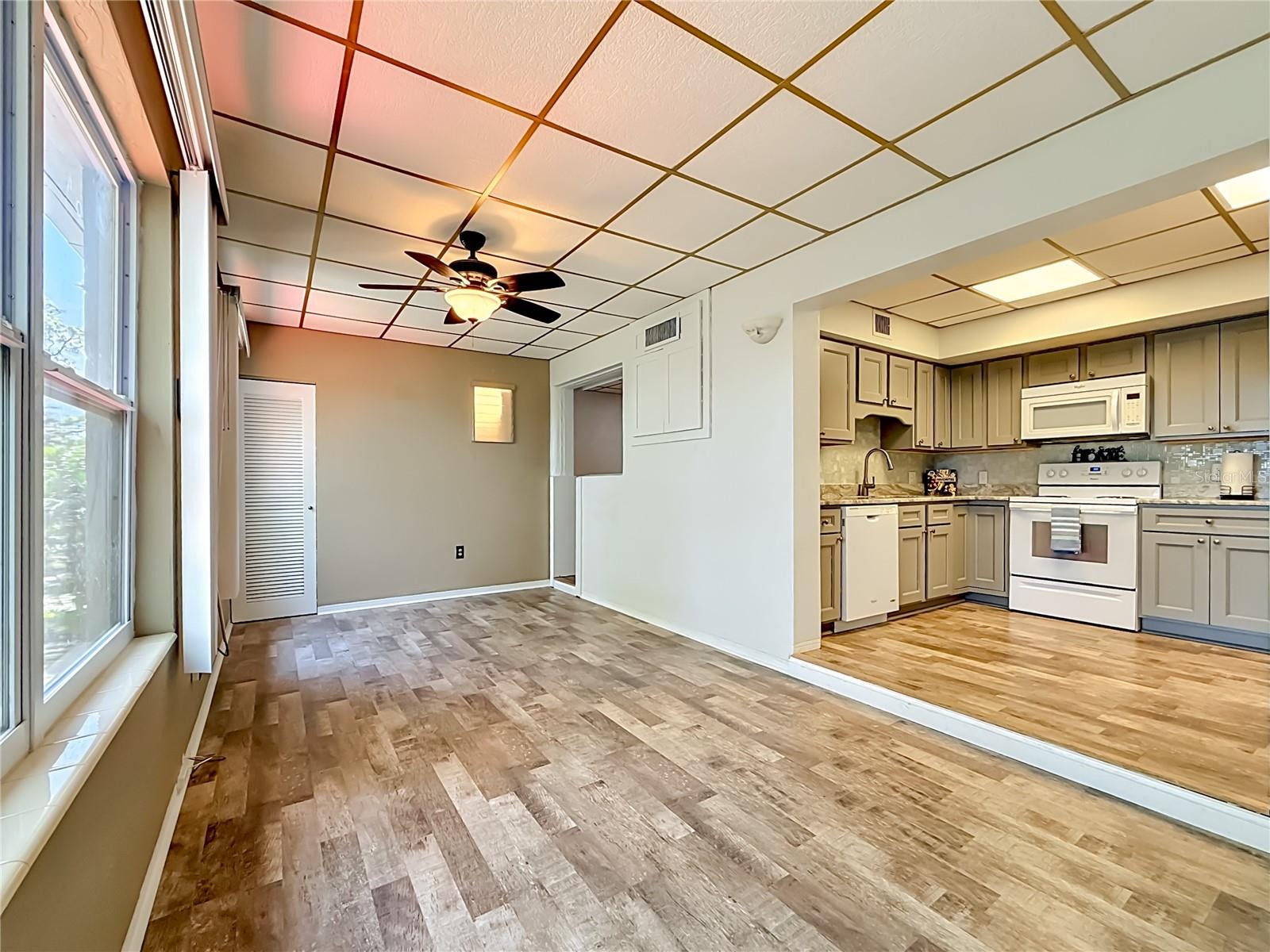 5860 43RD TER N #1513, KENNETH CITY, FL, 33709