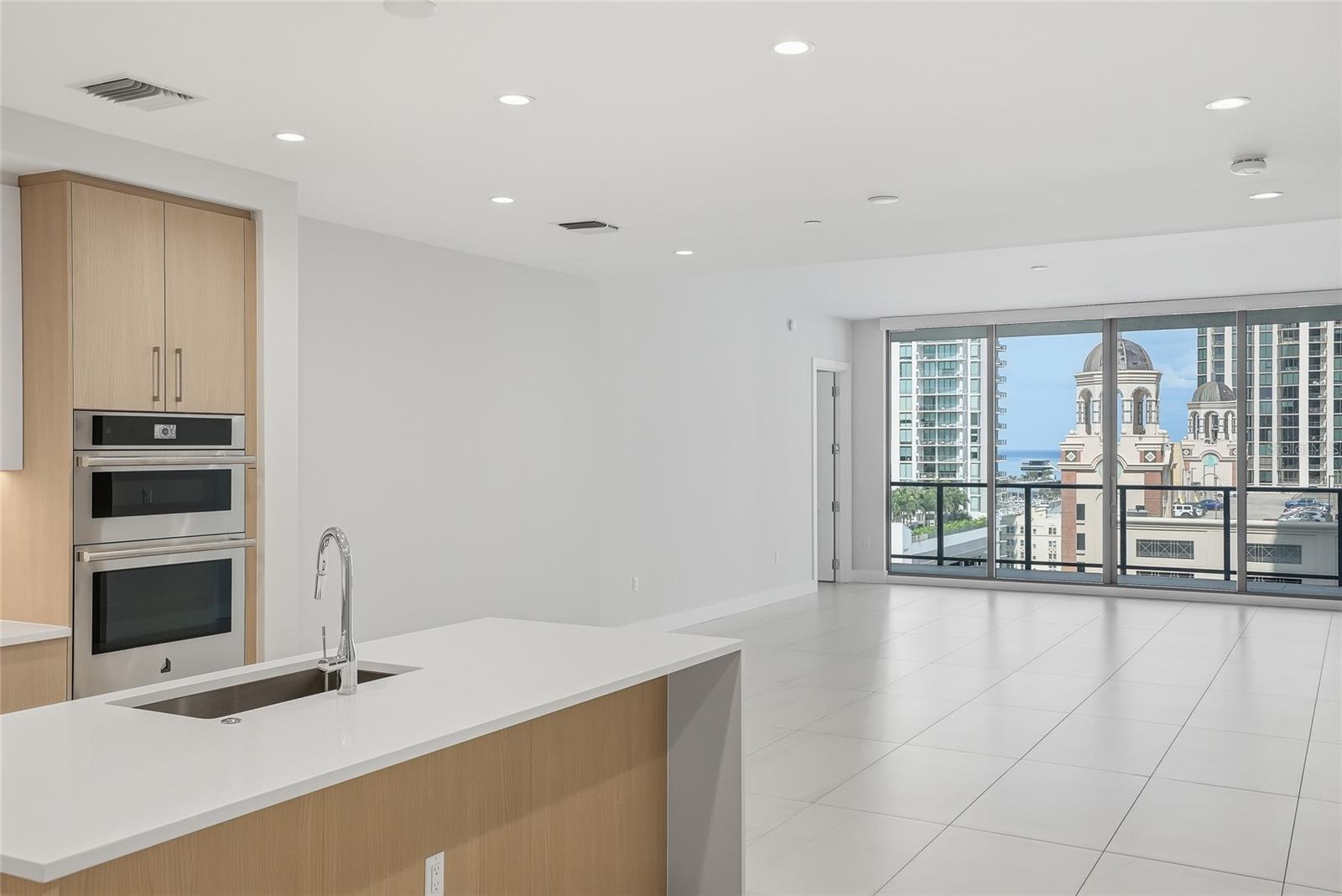 275 1ST AVE S #1003, ST PETERSBURG, FL, 33701