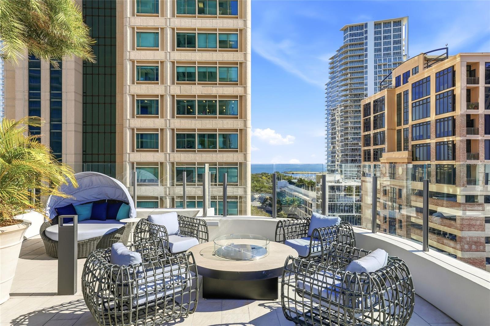 275 1ST AVE S #1003, ST PETERSBURG, FL, 33701
