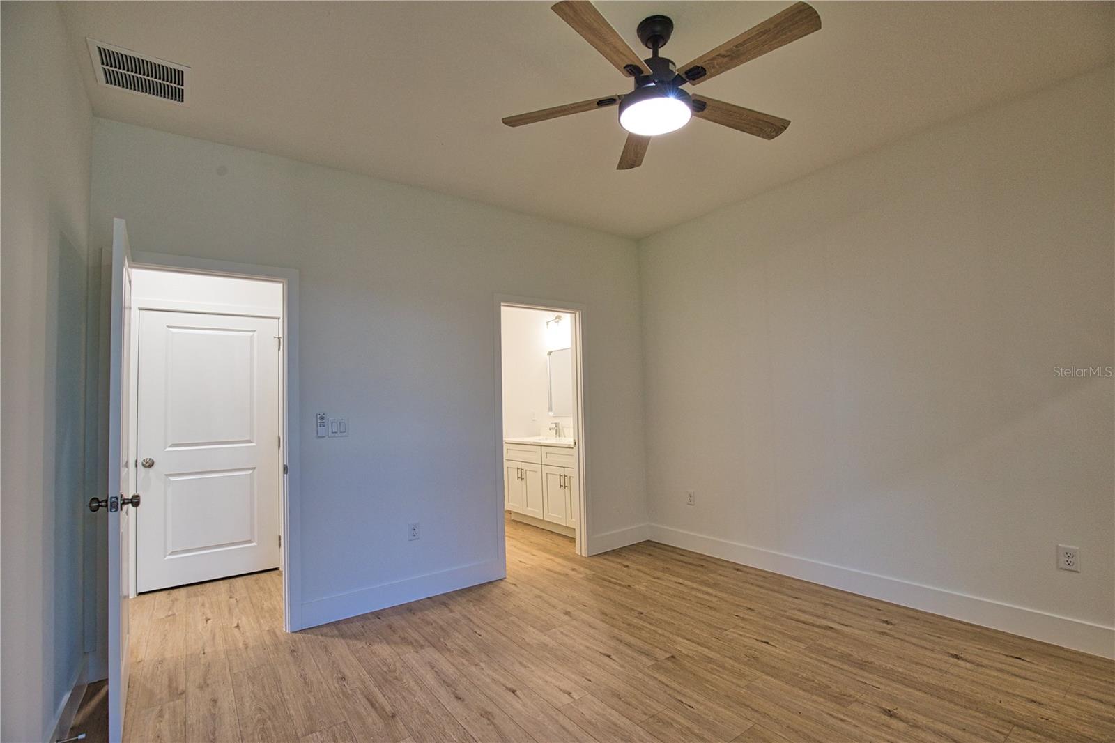 289 BOUNDARY BLVD #202, ROTONDA WEST, FL, 33947
