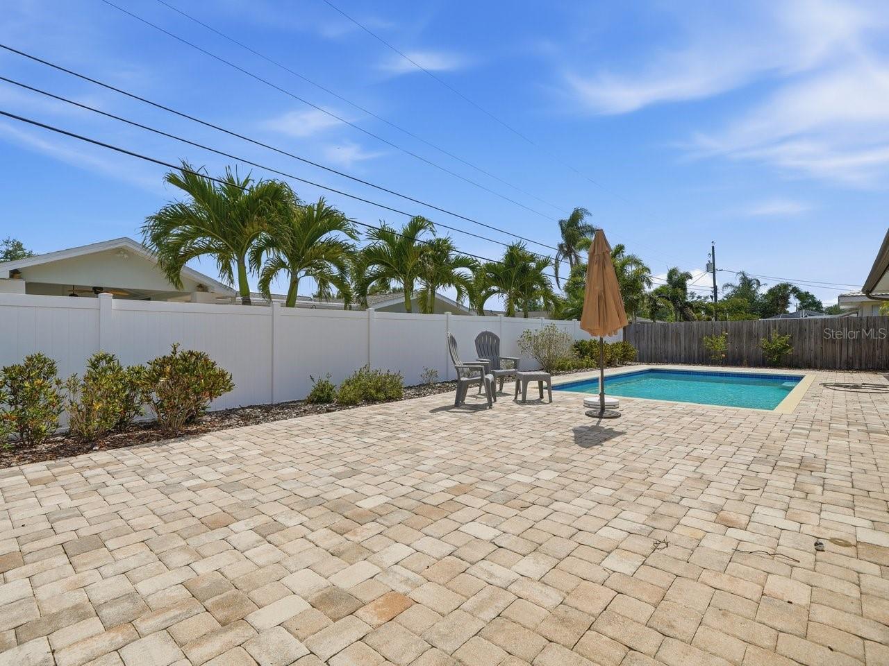 3650 SHADY BLUFFS DR, LARGO, FL, 33770