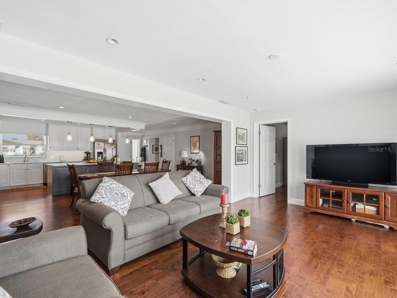 3650 SHADY BLUFFS DR, LARGO, FL, 33770