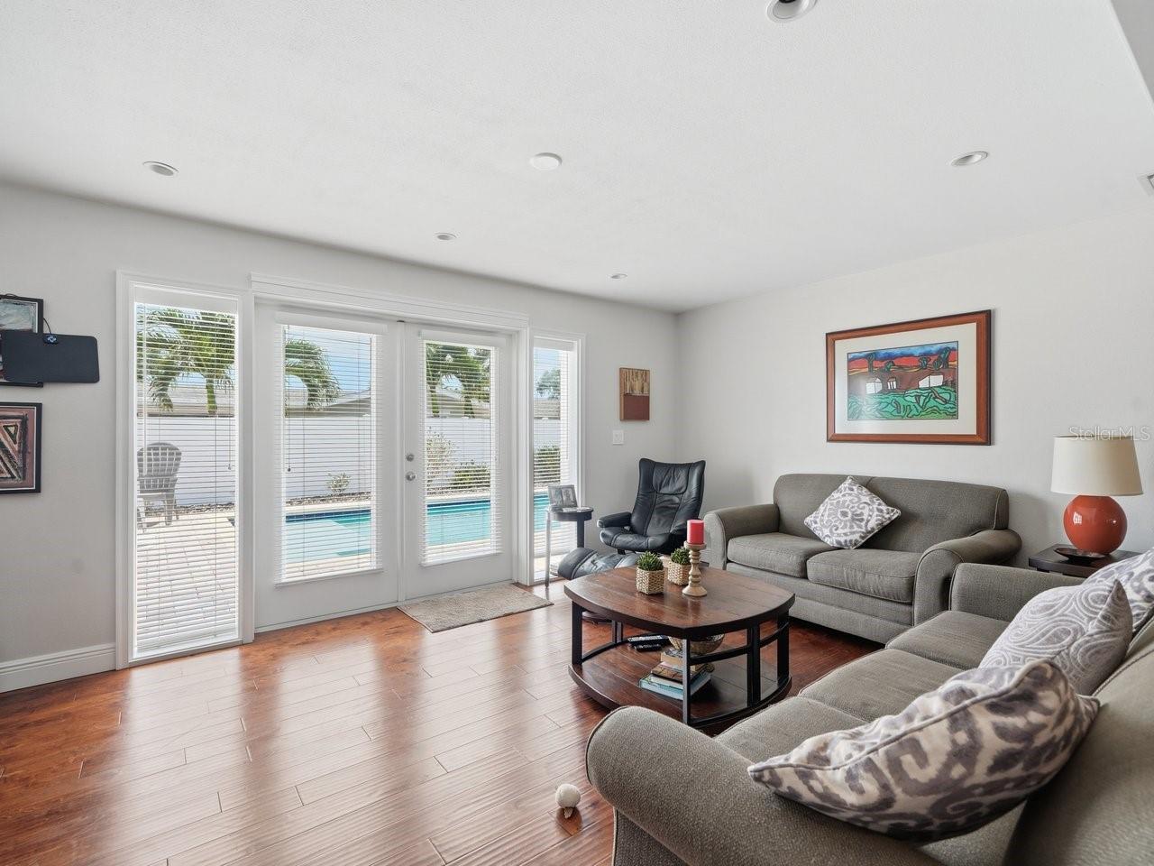 3650 SHADY BLUFFS DR, LARGO, FL, 33770