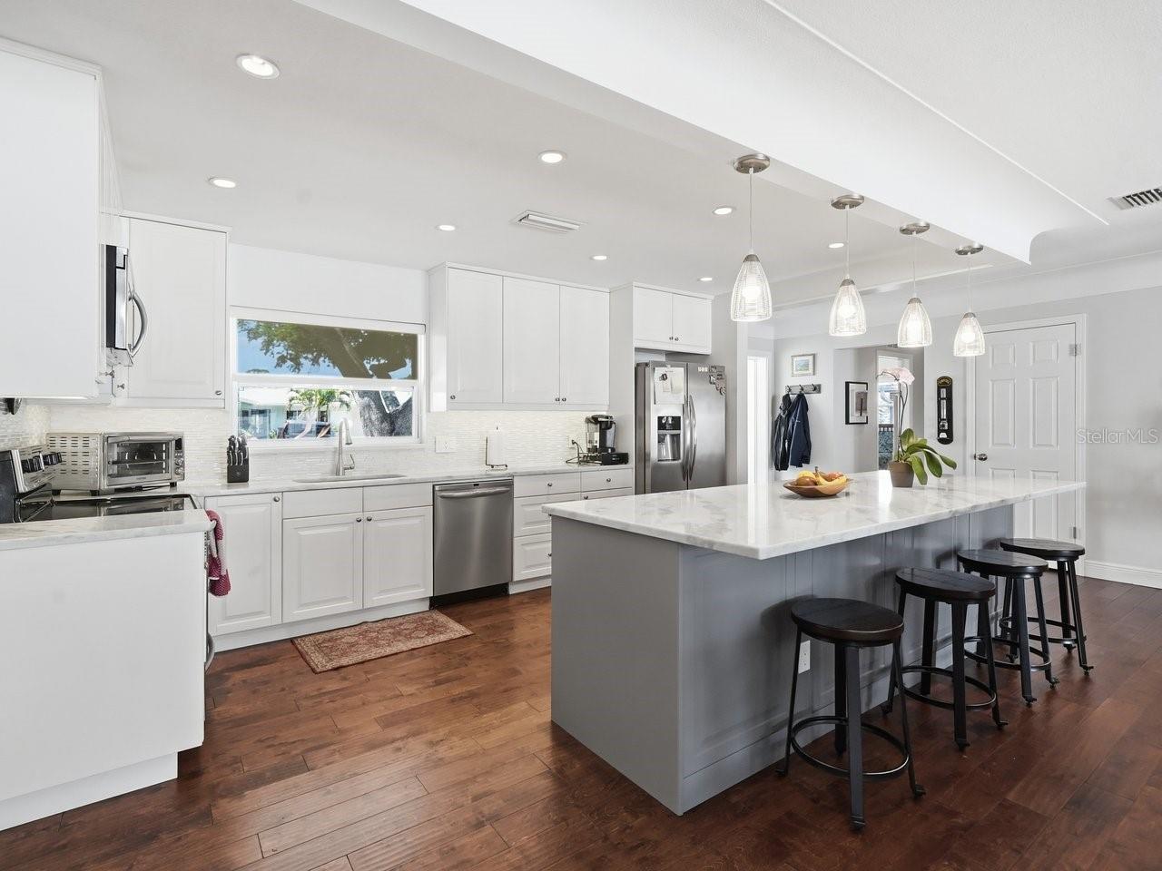 3650 SHADY BLUFFS DR, LARGO, FL, 33770