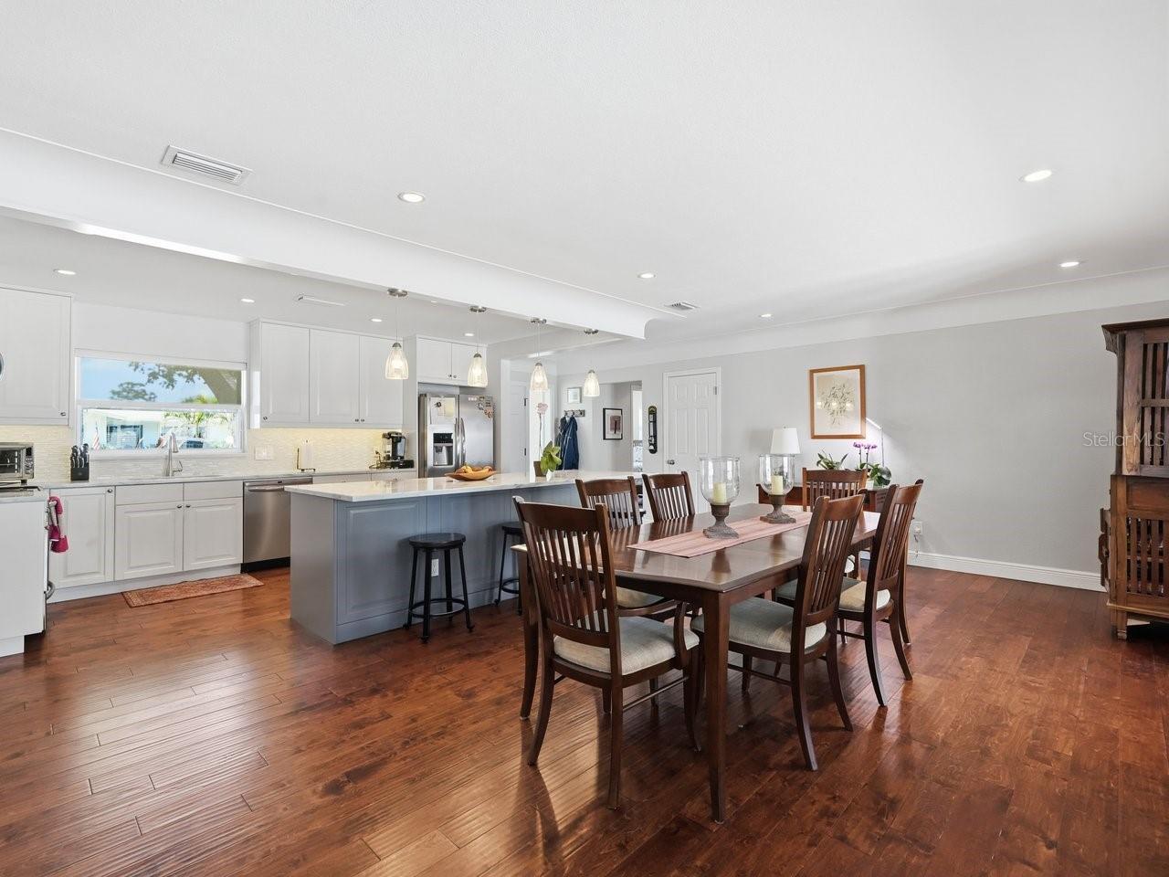 3650 SHADY BLUFFS DR, LARGO, FL, 33770