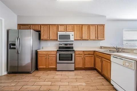 7637 MERCHANTVILLE CIR, ZEPHYRHILLS, FL, 33540
