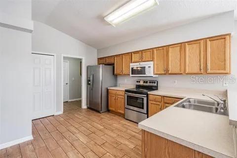 7637 MERCHANTVILLE CIR, ZEPHYRHILLS, FL, 33540