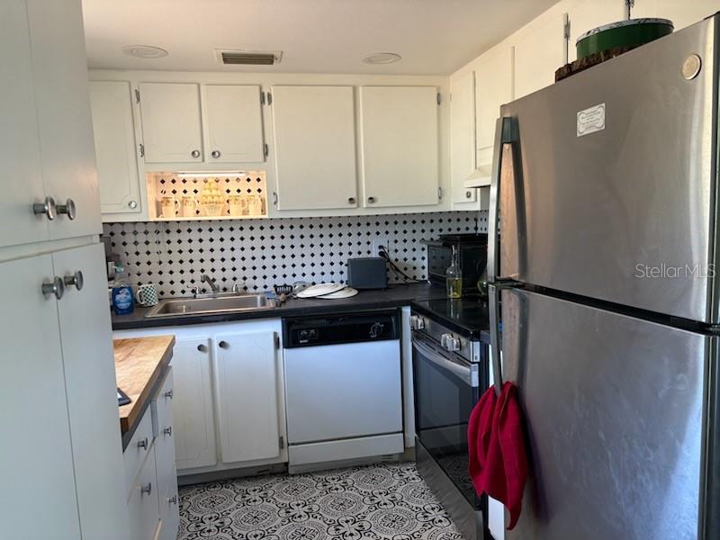 101 CAMBRIDGE TRL #200, SUN CITY CENTER, FL, 33573