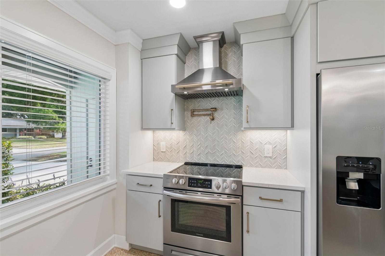 10916 CARROLLWOOD DR, TAMPA, FL, 33618