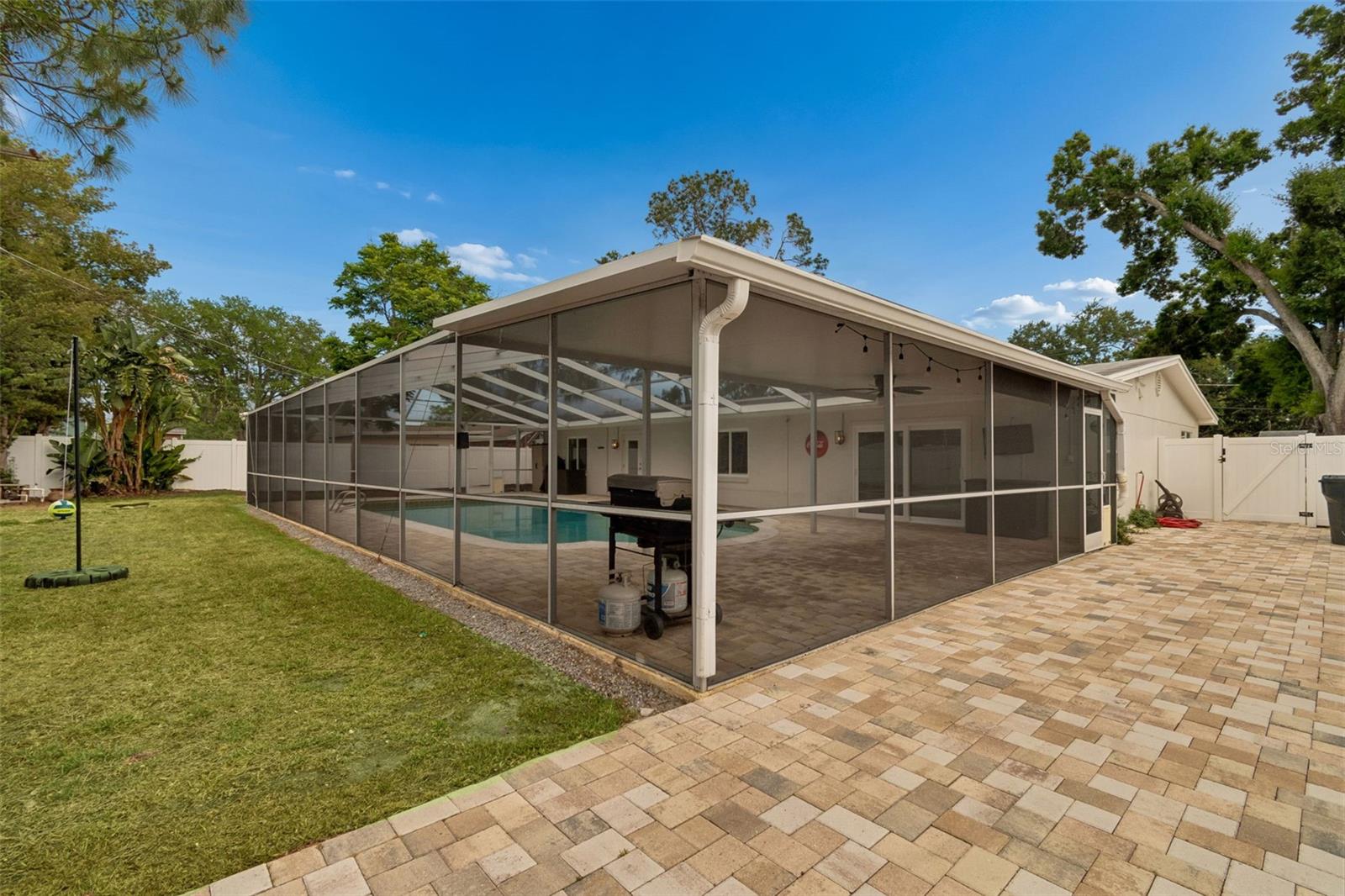 10916 CARROLLWOOD DR, TAMPA, FL, 33618