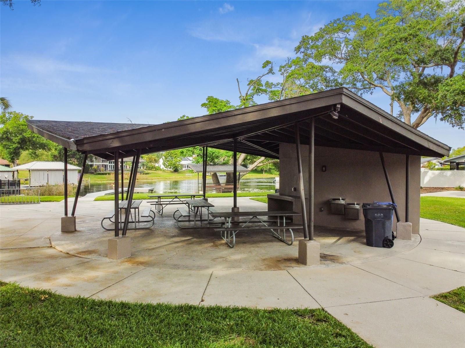 10916 CARROLLWOOD DR, TAMPA, FL, 33618