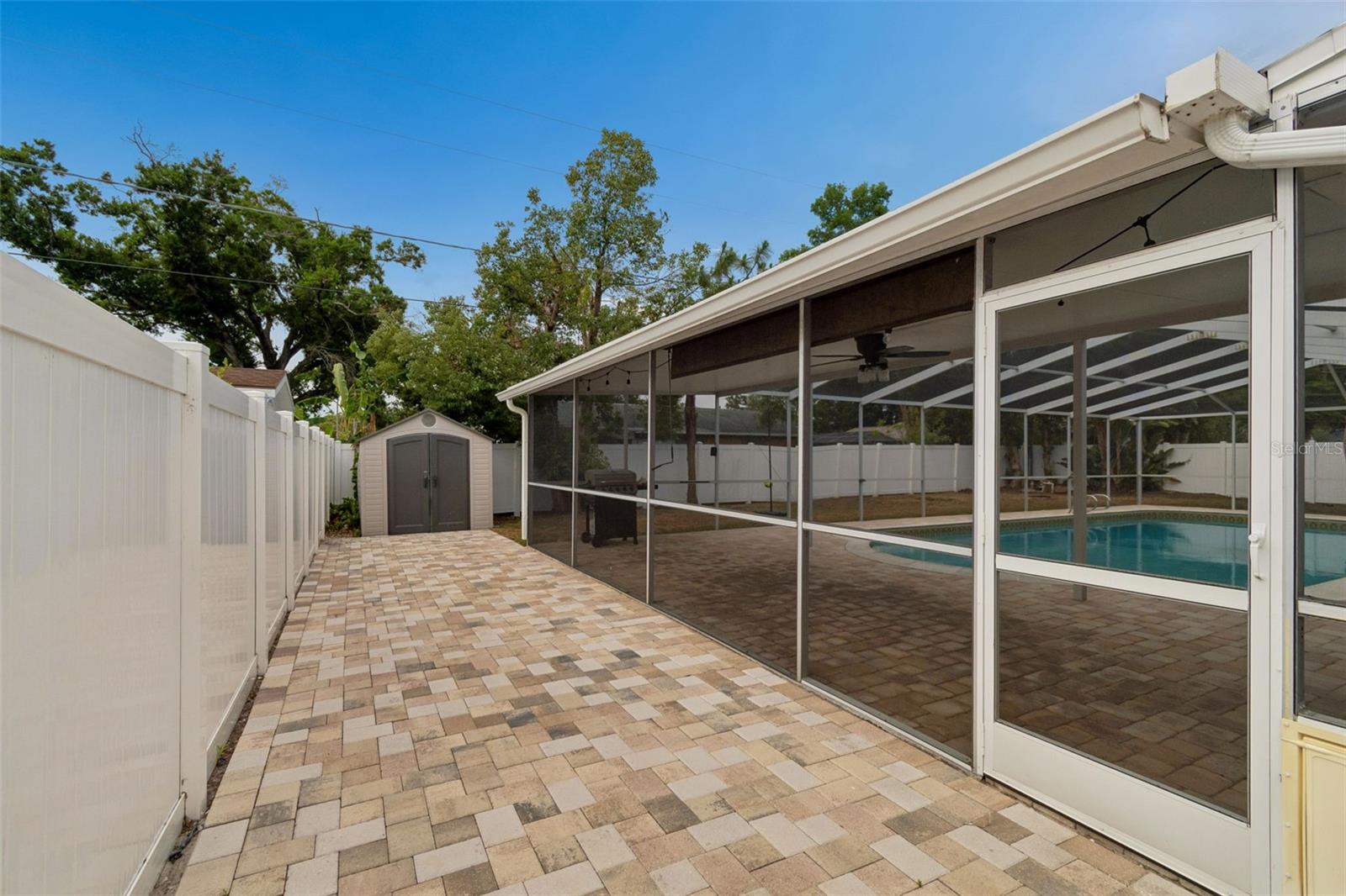 10916 CARROLLWOOD DR, TAMPA, FL, 33618