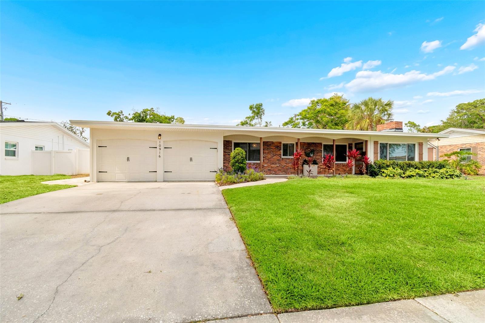 10916 CARROLLWOOD DR, TAMPA, FL, 33618