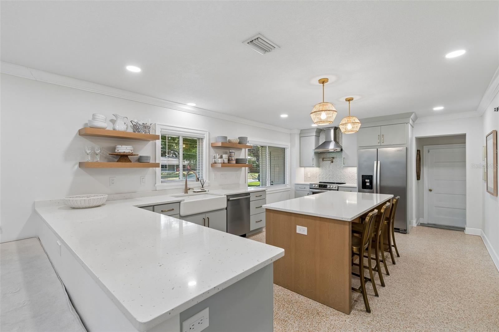 10916 CARROLLWOOD DR, TAMPA, FL, 33618