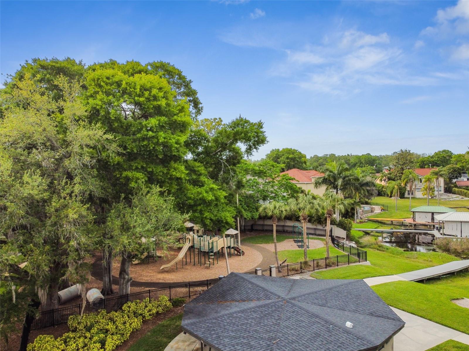 10916 CARROLLWOOD DR, TAMPA, FL, 33618