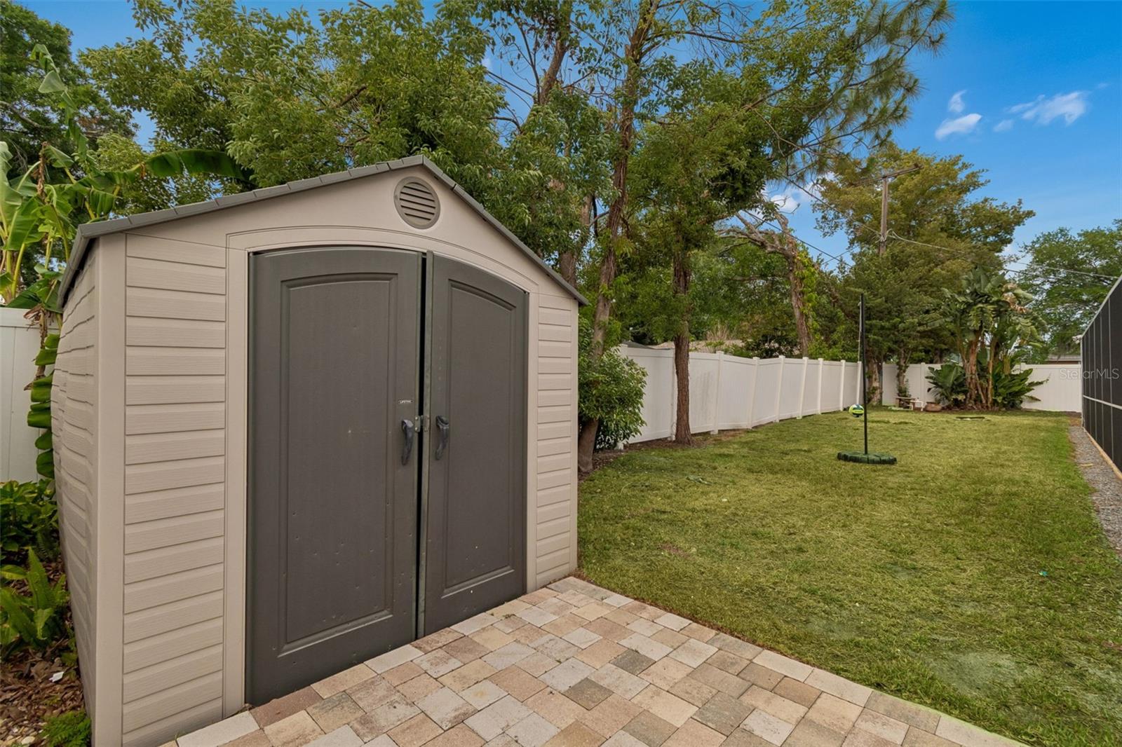 10916 CARROLLWOOD DR, TAMPA, FL, 33618