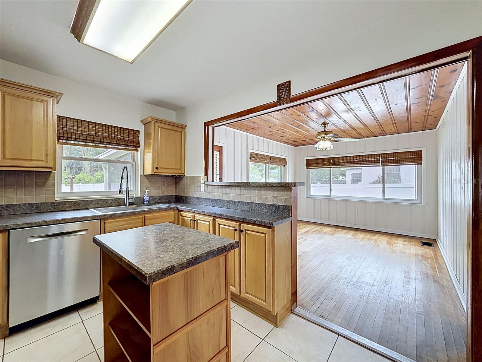 2518 W NORTH ST, TAMPA, FL, 33614