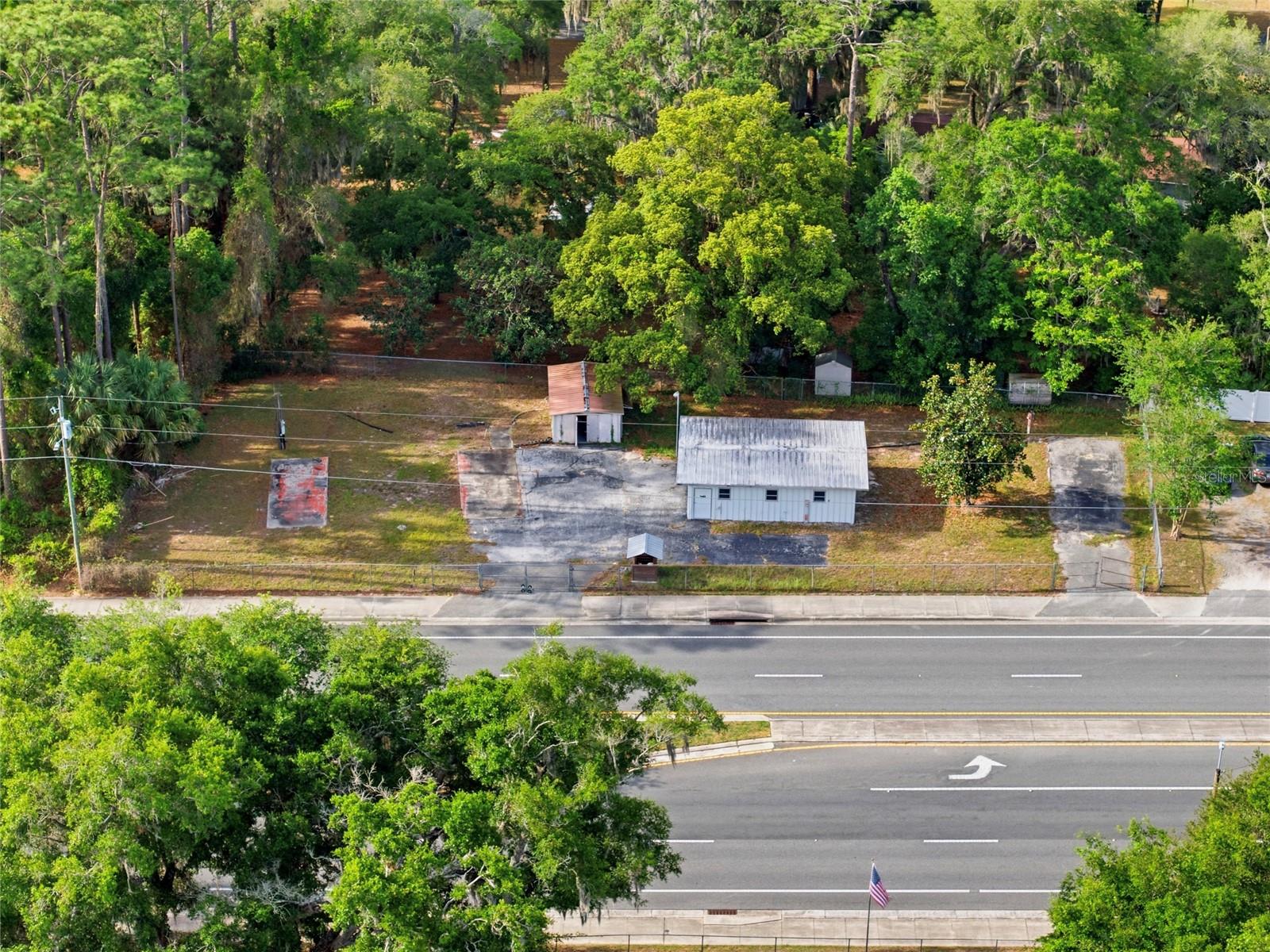 320 HIGHWAY 466, LADY LAKE, FL, 32159