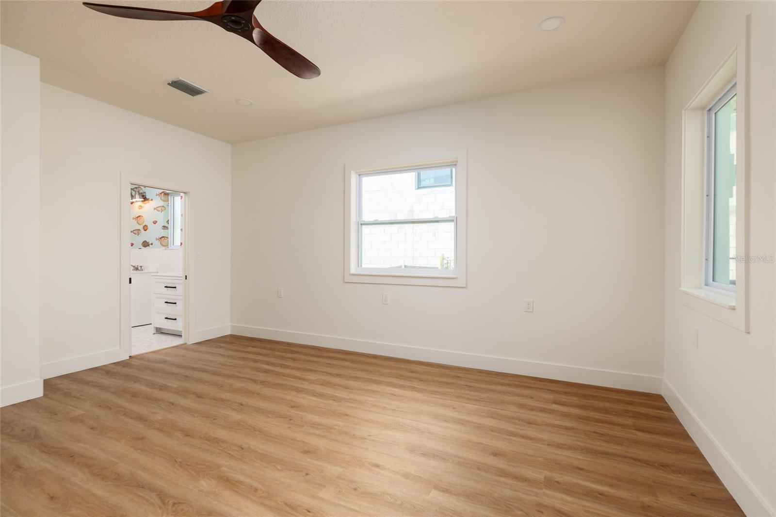 2063 ILLINOIS AVE NE, ST PETERSBURG, FL, 33703