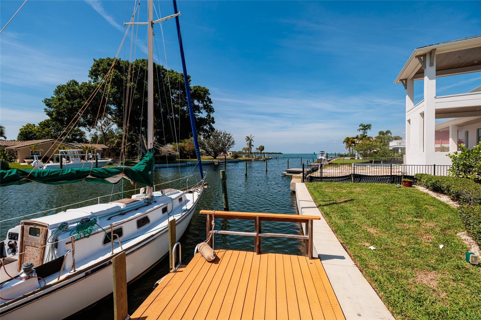2063 ILLINOIS AVE NE, ST PETERSBURG, FL, 33703