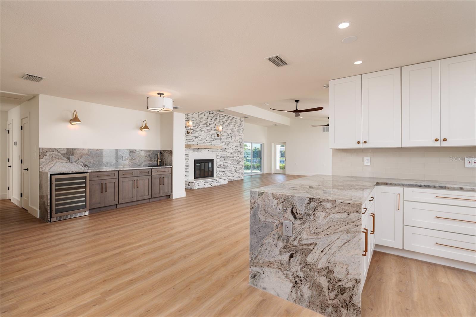 2063 ILLINOIS AVE NE, ST PETERSBURG, FL, 33703
